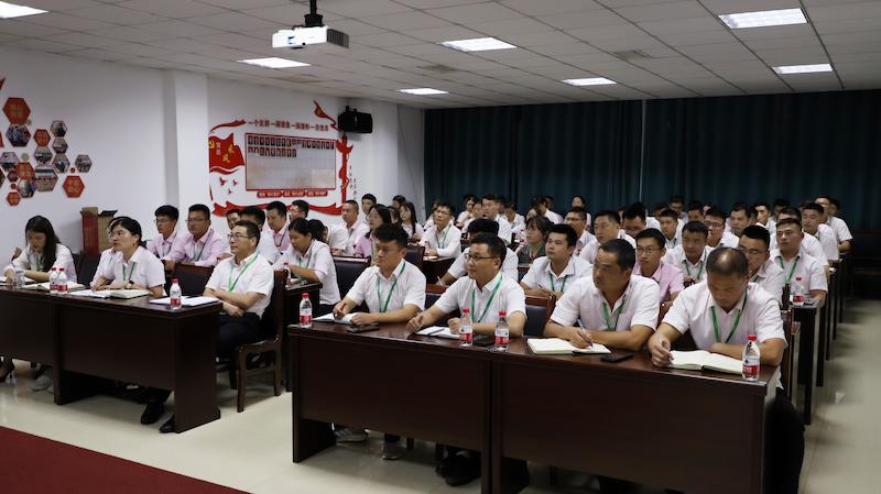 Fuqing Wood Industry Holds Business Etiquette Training Session