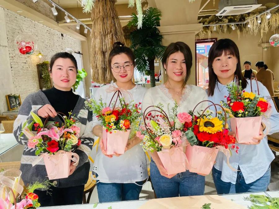 Fuqing Wood Industry ''Goddess Day'' Flower Arrangement Salon