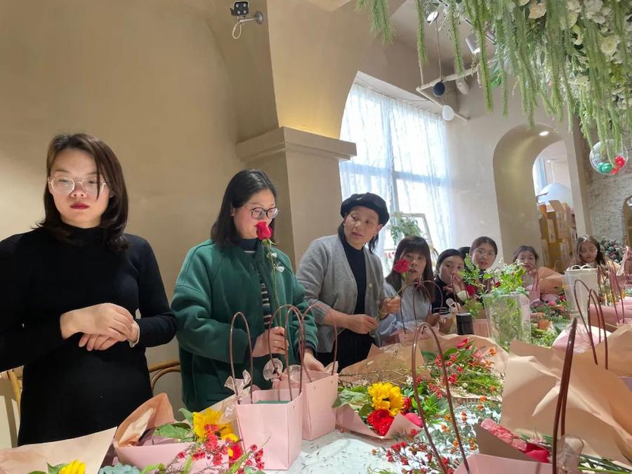 Fuqing Wood Industry ''Goddess Day'' Flower Arrangement Salon