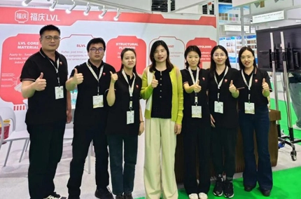 新年のデビュー! DUBAI WOODSHOWの初日、Fuqing LVLはSt然とし、それ自体の名前を付けました